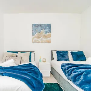 Apartment Special Offer 3 Bedroom Flat Bn32osm18, Brighton